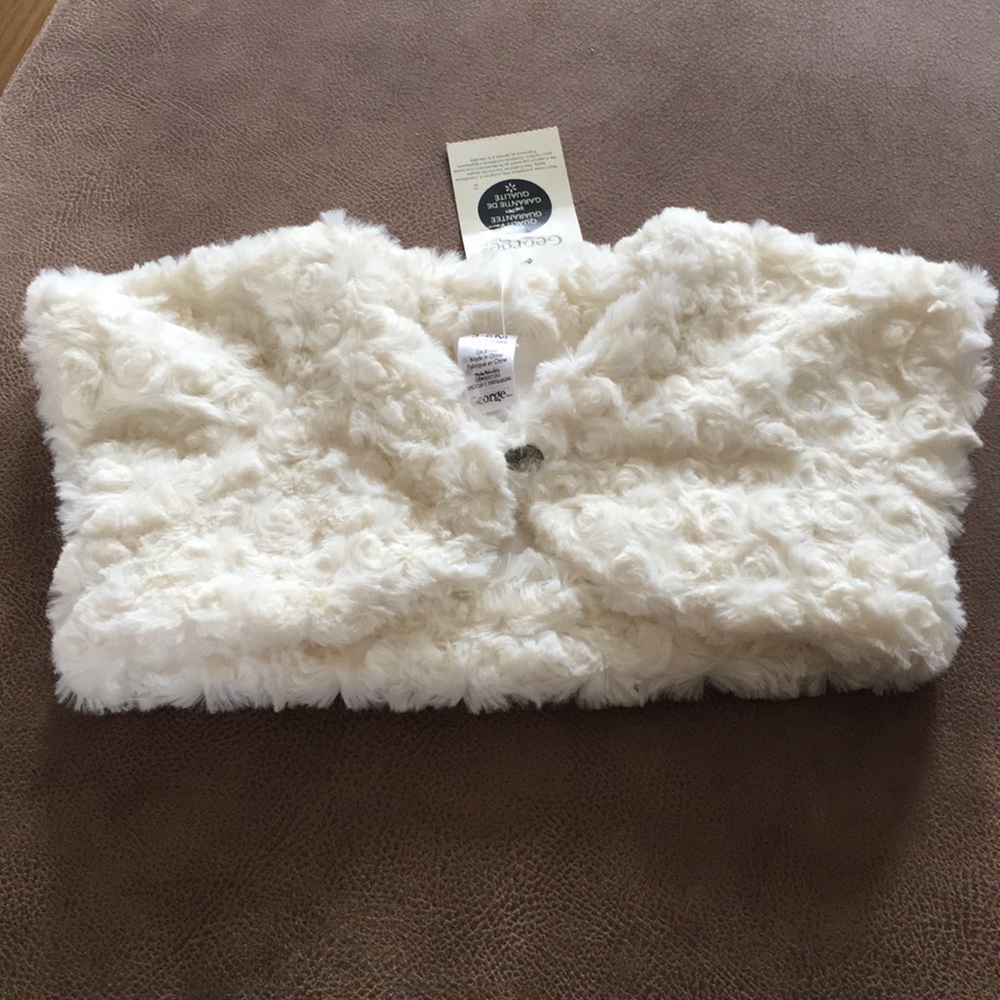💕 4/$30 NWT Girls Faux Fur Shawl